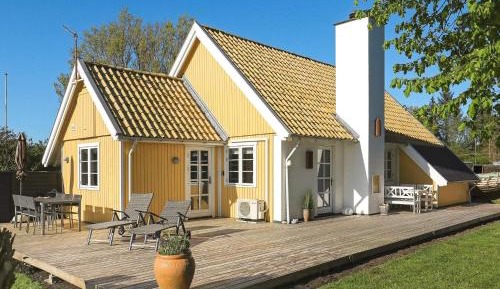 Three-Bedroom Holiday Home 