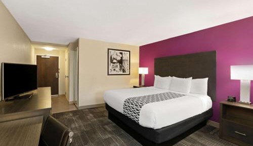 Deluxe King Room - Non-Smoking