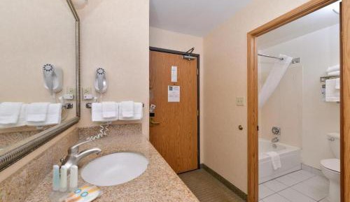 Queen Room - Non-Smoking/Pet Friendly