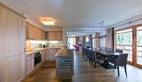 Four-Bedroom Apartment with Terrace