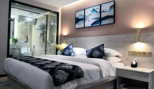 Standard Queen Room
