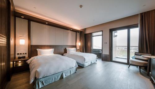 Yingdai Twin Room with Lake View
