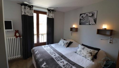 Suite with Mountain View