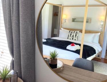 Deluxe King Suite