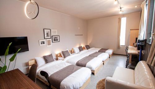 Family Room with Bathroom Room 2