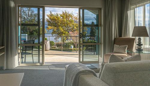 Apartment with Lake View