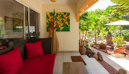 Villa with Garden View