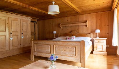 Large Romantic Room