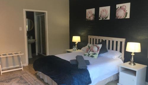 Deluxe Queen Studio 