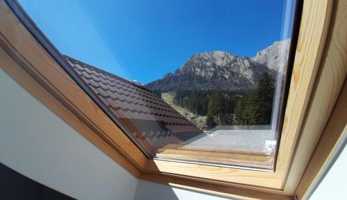 Apartment with Mountain View