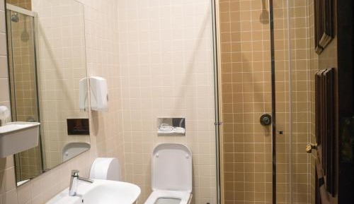 Bed in 10-bed Mixed Dormitory with Shared Bathroom