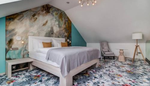 Suite with Mountain View