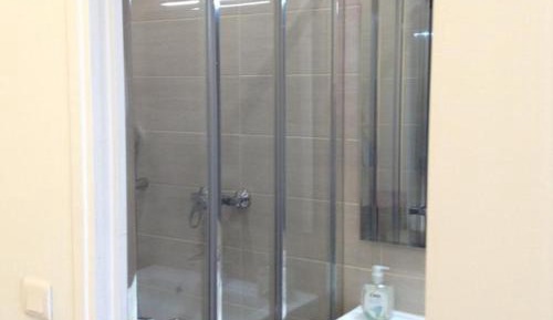Deluxe Quintuple Room with Private Bathroom