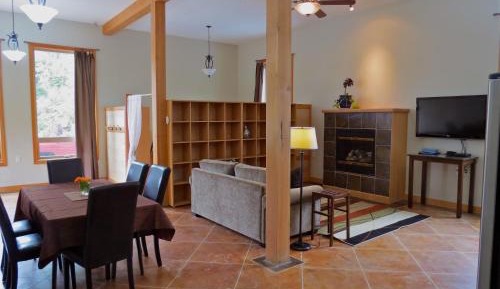 Deluxe One-Bedroom Suite