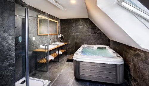 Superior Apartment with Sauna & Jacuzzi