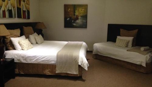 Family Room (3 Adults)