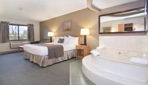 Suite with Hot Tub