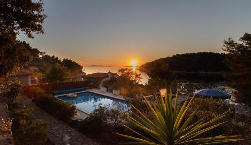 Villa - Beach Front