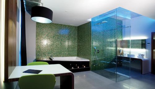 Suite with Hot Tub