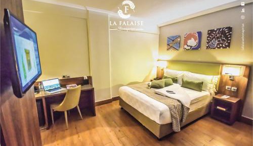 Deluxe Queen Room