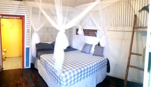 Bungalow with Fan