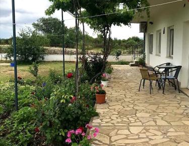 Apartment with Garden View