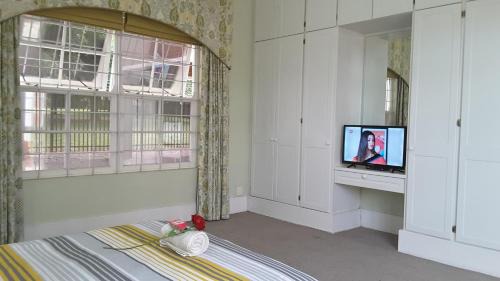 Queen Room with Shared Bathroom