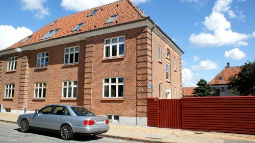 Single Room with Shared Bathroom