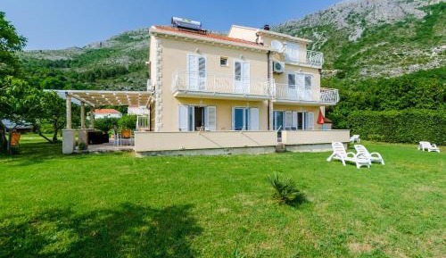 Standard One-Bedroom Apartment with Terrace and Partial Sea View 