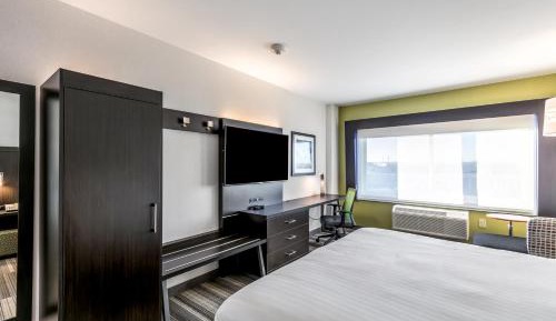 Standard King Room with Mobility Accessible Tub
