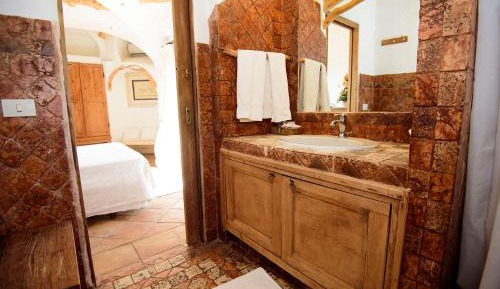 Deluxe Double Room (2 Adults + 1 Child)