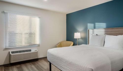 Queen Room with Roll-In Shower - Accessible/Non-Smoking