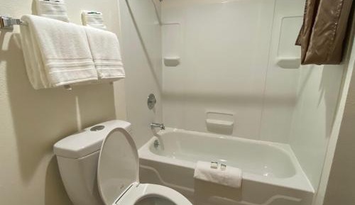 Queen Room with Private Bathroom