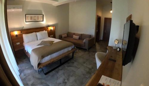 Deluxe Family Suite