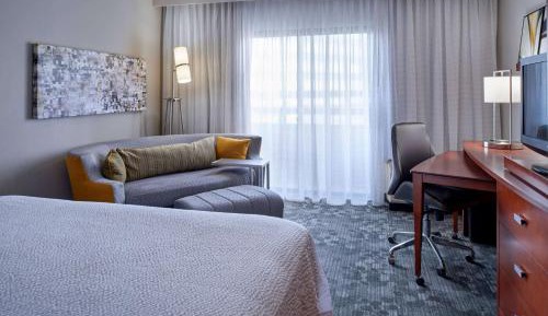Guestroom King with Sofa Bed
