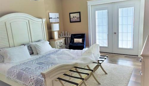 King Room with Balcony (Coastal Dreams)