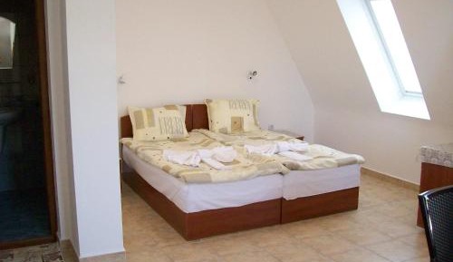 Family Room (2 Adults + 2 Children)