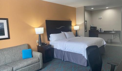 Suite with Two Queen Beds and Mobility Accessible Tub - Non-Smoking