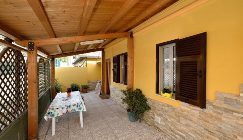 Large Bungalow (6 Adults) 