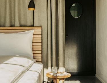 Top Floor Signature Design Room