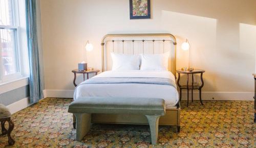 Standard Queen Room