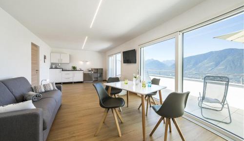 Apartment with Mountain View