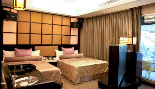 Deluxe Family Room