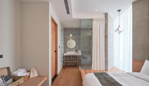 Standard Queen Room