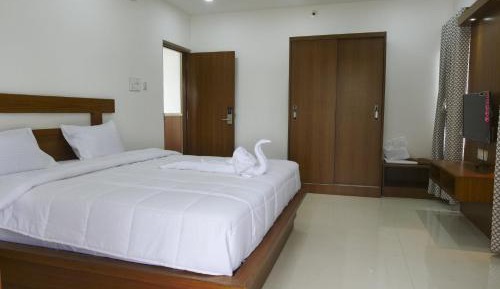 Deluxe Double Room (2 Adults + 1 Child)