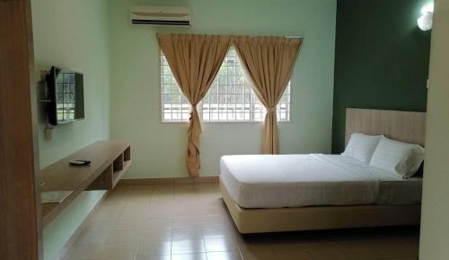 Standard Queen Room