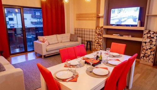 Apartment with Mountain View