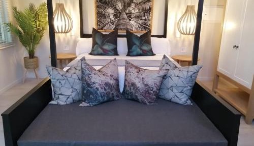 Honeymoon Suite