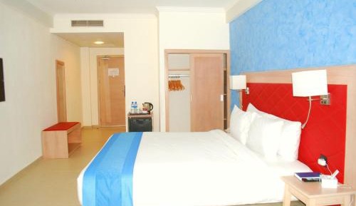 Standard Queen Room with Sea View