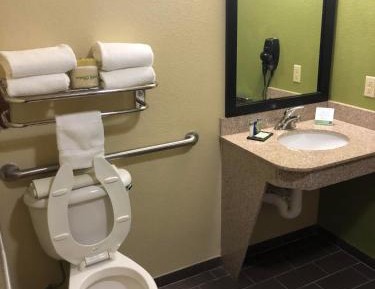 King Room with Accessible Tub - Accessible/Non-Smoking